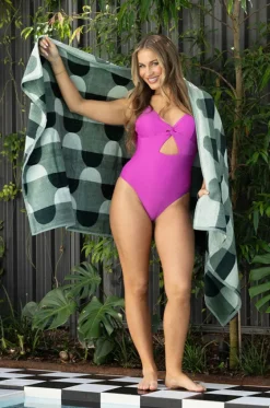 Cadence Beach Towel|Bambury Hot