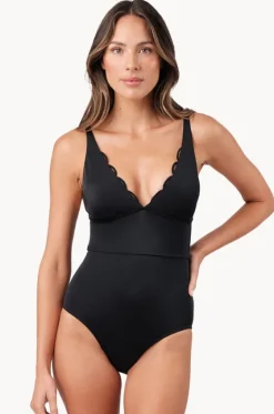 Scalloped Classic One Piece|Une Piece