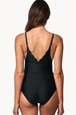 Scalloped Classic One Piece|Une Piece