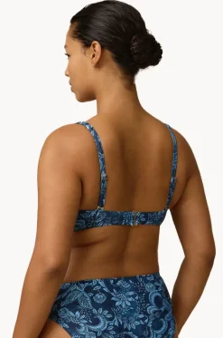 Taylor Multi Fit Twist Crop|Monte u0026 Lou Hot