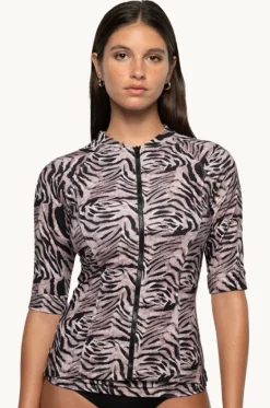 Tuamotu Yvonne Suntop|Nip Tuck Hot