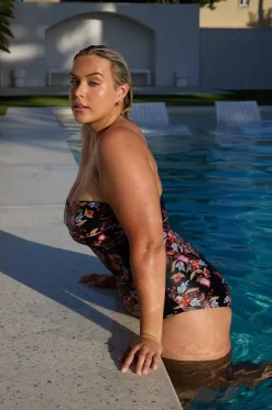 Wild Berries Twist Front Bandeau One Piece|Capriosca